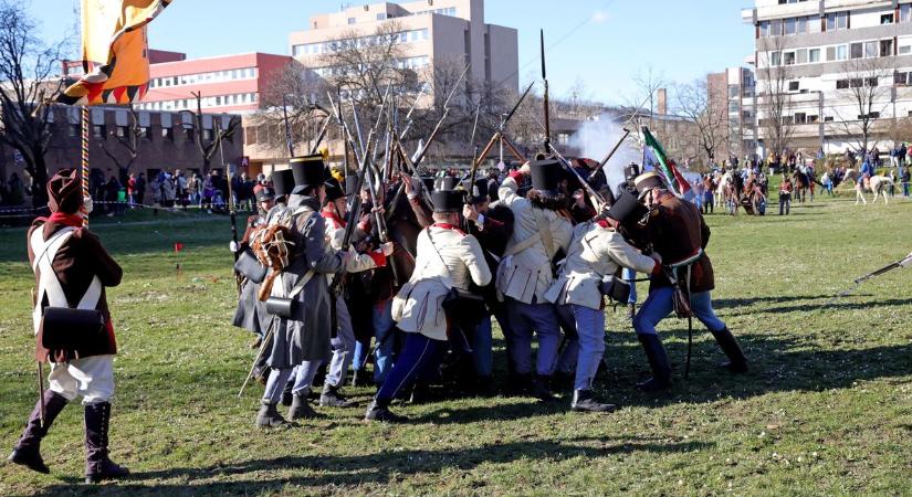 Több százan nézték döbbenten – Ágyúdörgés verte fel a park csendjét (galériavideó)