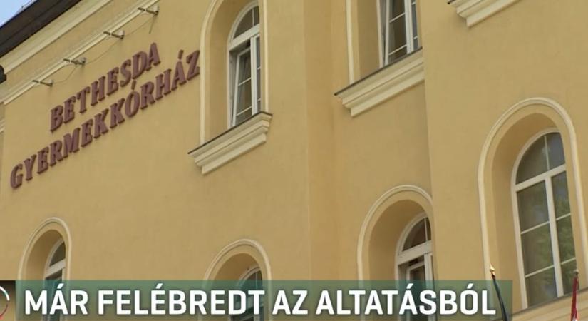 Felébredt az altatásból az a fiú, aki tegnap megégett a kémiaórán egy kísérlet közben Nagykátán