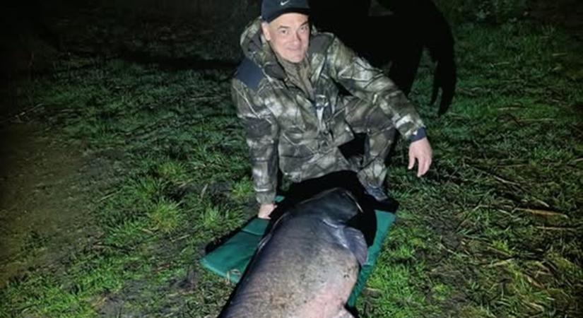 220 centis harcsát fogott Borkai Zsolt