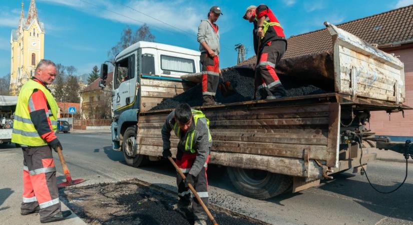 Gőzerővel zajlik a munka Hajdúhadházon