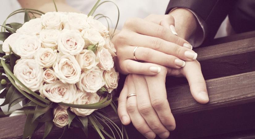 Halálos diagnózis után kérte meg párja kezét – férje temetése az évfordulójukon volt