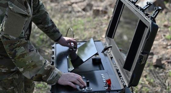 Zelenszkij csapatokat küld a Közel-Keletre az amerikai támaszpontok védelmére – Reuters