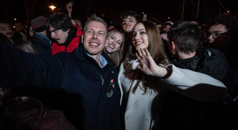 „Extra altató csodákra képes”: fideszes szülőkről értekeznek tiszás fiatalok a Redditen