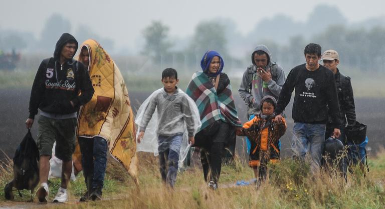 Döntött a kormány, újabb fél évig marad a bevándorlási válsághelyzet