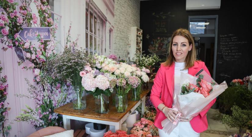 Önkéntességnek indult, ma már 150 ezres virágcsokrot is készít a szolnoki Németh Adrienn