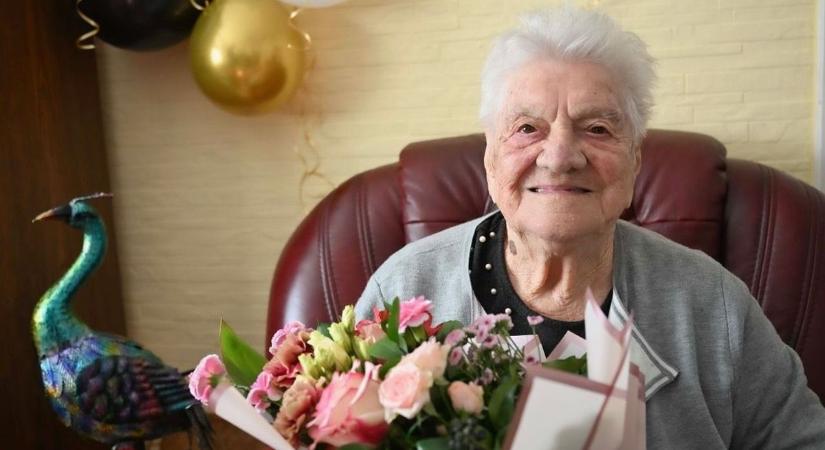 Megható videón a 100 éves egri Franciska néni köszöntése