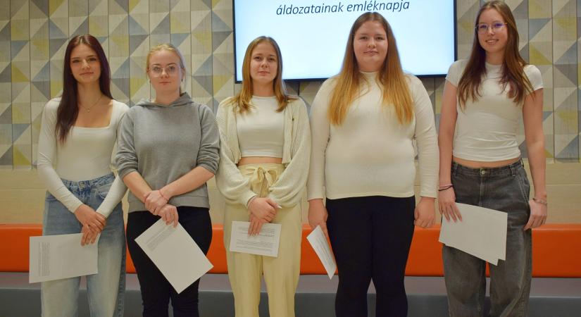 A diktatúrák áldozataira emlékeztek a vásárhelyi diákok