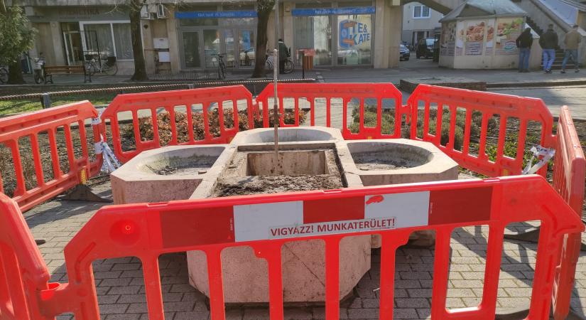 Csak felújítani vitték el az Oroszlános kutat