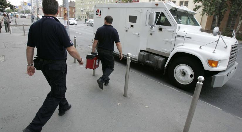 A NAV és a TEK pénzmosás gyanújával kapcsolta le az ukrán állami pénzszállítmányt