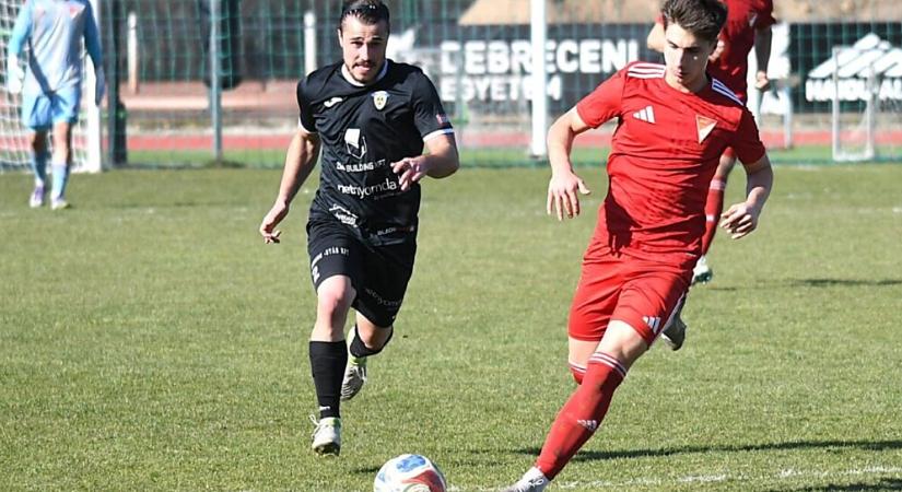Labdarúgó NB III: kötelező győzelemre készül a DEAC, nehéz meccs vár a kis Lokira