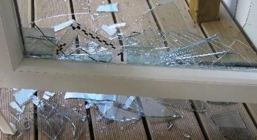 Önkontrollját vesztett nyaralóvendég dühöngött a balatoni kempingben