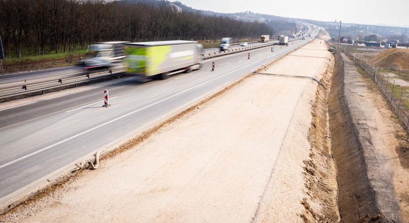 Nagy előrelépés az M1-esen, 15 friss fotón a bővítés állása