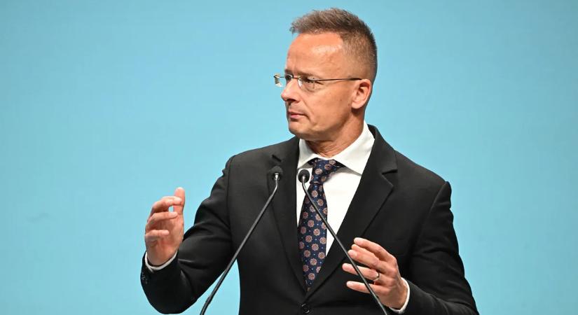 Szijjártó Péter: ma már két menetrend szerinti járat közlekedik Dubaj és Budapest között