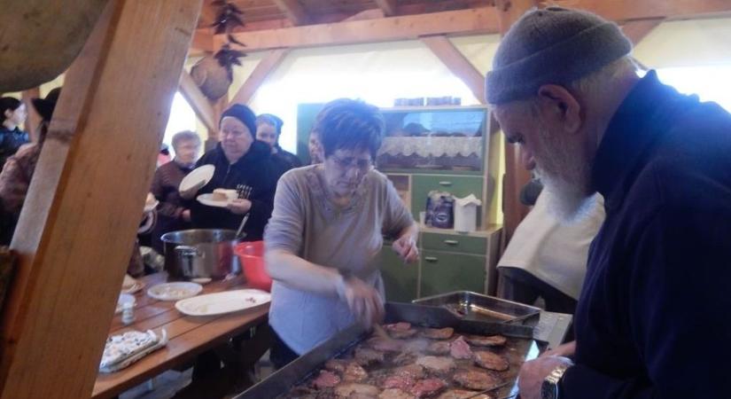 Hurka, kolbász és töltött káposzta: disznótoros lesz a településen