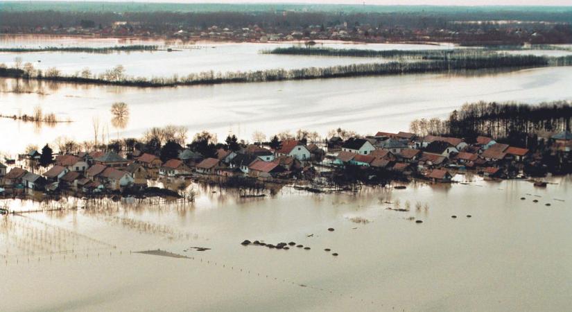 Fekete március 6. a Beregben: mindent letarolt az özönvíz Tarpánál, tízezreket kellett kitelepíteni (fotókkal)