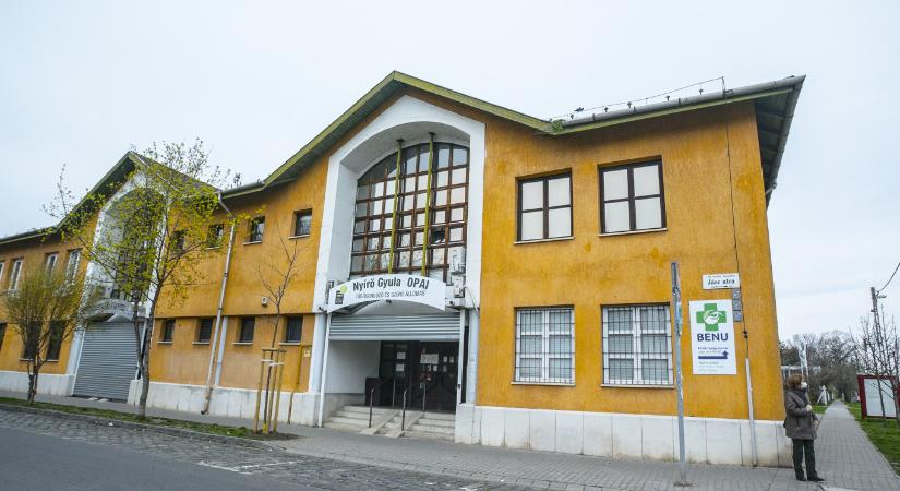 Nem mondott le a főigazgató, 19 orvos adja be a felmondását a Nyírőben