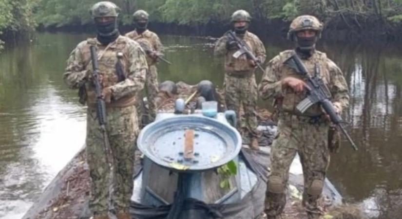 Döbbenetes felfedezés: 35 méteres drogtengeralattjárót találtak az őserdőben