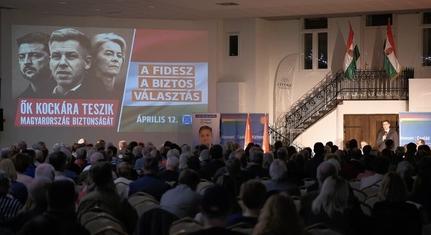 Kampányest Pécsen: egy kis háború és némi rémálom a Tiszáról