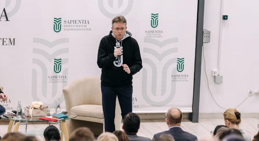 Hankó Balázs szerint „egy nemzet vagyunk”, ezért rendben van, ha erdélyi fiatalokat fizetnek, hogy a Fidesznek kampányoljanak