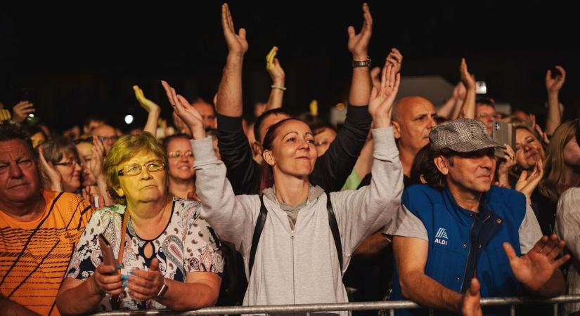 Sztárzenekar áll ki Eger forgalmas helyére, teljesen ingyenes az egyik legjobb hétvégi buli