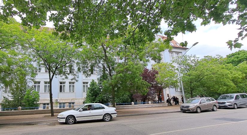 Szintet lép a szolnoki szakképzés: Átadták a Jendrassik György Gépipari Technikum új tanműhely épületét