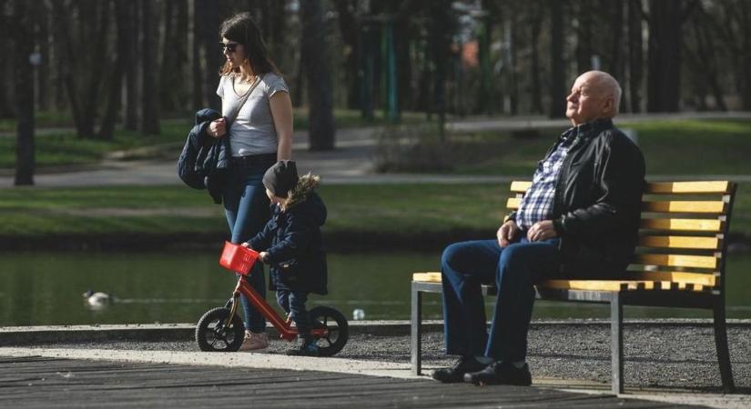 Azta, milyen idő jön szombatra! Lehet, nagyon melegünk lesz...