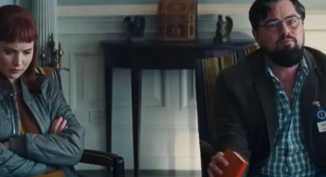 Befutott az első fotó a What Happens at Night-hoz, nem könnyű rajta felismerni DiCapriót