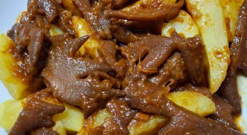 Nagyszüleink még gyakran főzték, ma már alig ismeri valaki ezt a pörköltet: így készül a kakastaréj