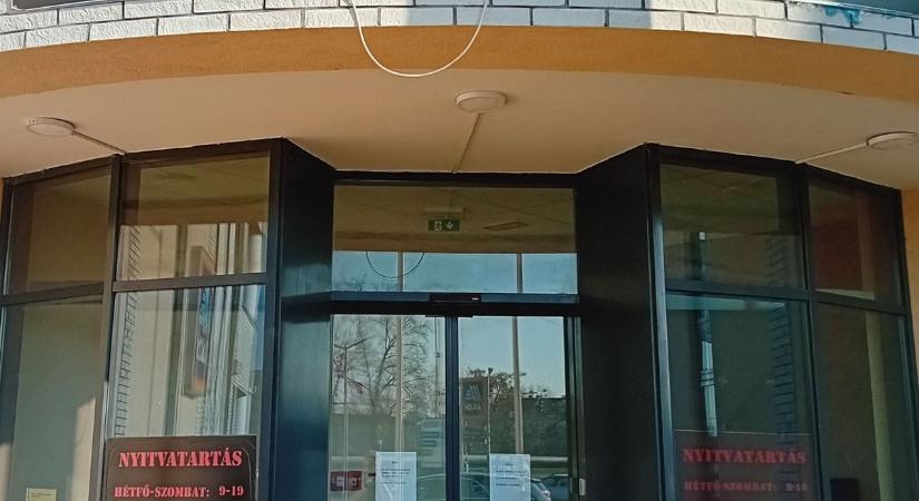 Ezért zár be a győri ruházati bolt, mutatjuk mikor nyithat ki