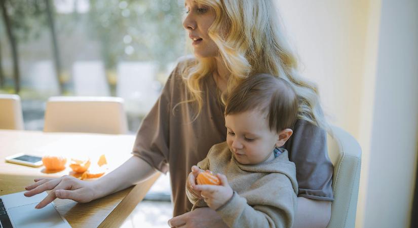 A rugalmas és hibrid munkavégzés nagyobb előrelépési lehetőséget teremt a nők számára