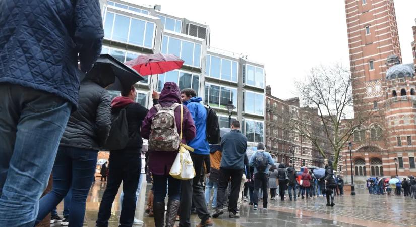 Rekordszámú szavazó várható a külképviseleteken, és ennek a Tisza örülhet