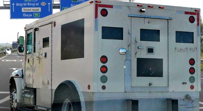 Kiutasították a lefoglalt ukrán pénzszállító személyzetét Magyarországról: Szijjártó Péter tudni szeretné, kinek a pénze és mire használták volna?