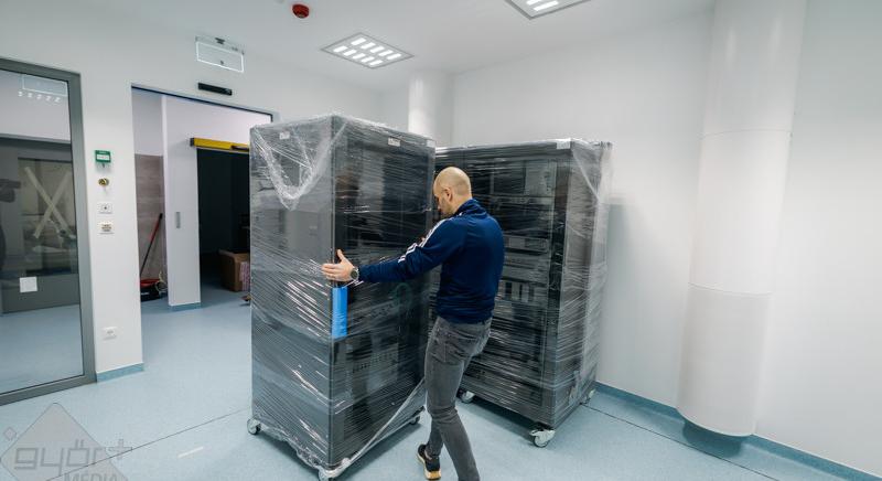 Célegyenesben az SZTE négy és félmilliárdos krio-elektronmikroszkópos fejlesztése