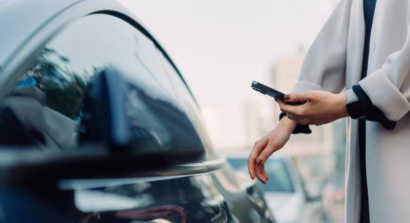 Kamu bírsággal verik át az autósokat a csalók: így néz ki az SMS