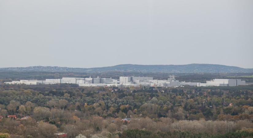 Napok óta nem tudni, hogy a tűzoltók miért vonultak ki nagy erőkkel a gödi Samsung gyárhoz