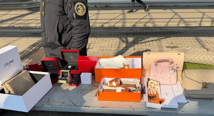 Egy buszsofőr 1,8 millió hrivnya értékű női márkakiegészítőt próbált átcsempészni a határon