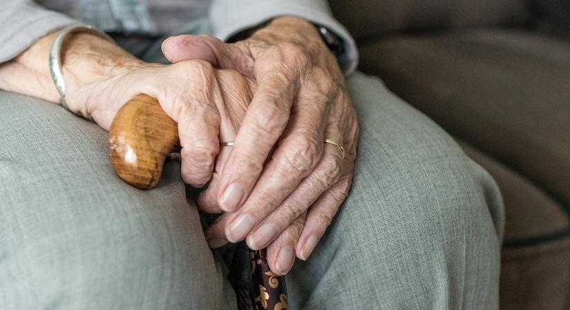 Aggasztó hírek a nők nyugdíjáról, ennyivel kapnak kevesebbet