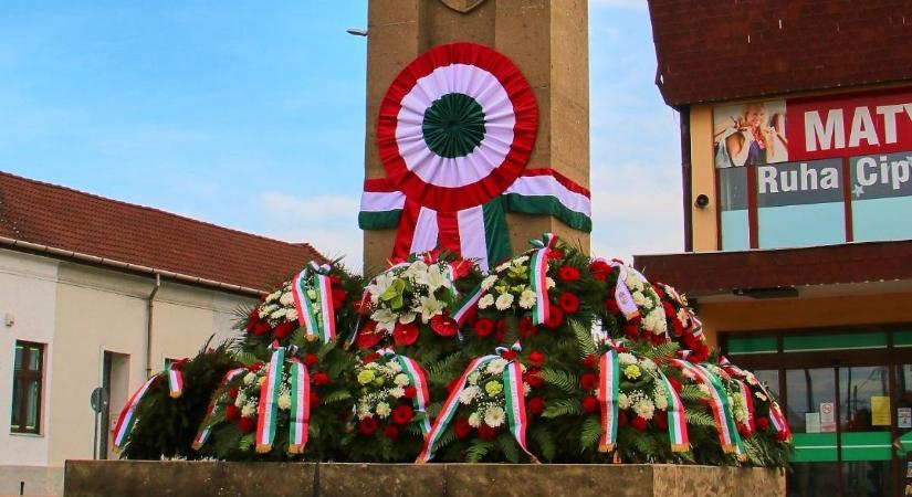 A forradalom és szabadságharc hőseire emlékeznek Mezőkövesden