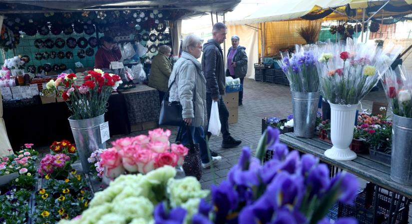 Berobbant a tavasz, a virágok mellett ezekért érdemes a multi helyett a piacot választani