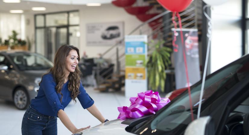 Ajándékozási szerződés: mikor kell papír, és mikor elég a ráutaló magatartás?