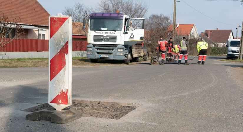 Több útszakasz is megújul ezen a hajdú-bihari településen – fotókkal