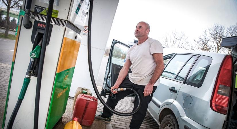 Kilőttek az árak: szombaton újabb durva drágulás jön a benzinkutakon