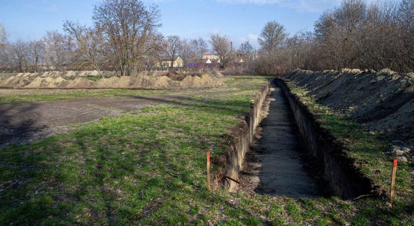 Megkezdődnek a munkálatok a volt KTE pályán, figyelmeztetik a kecskemétieket!