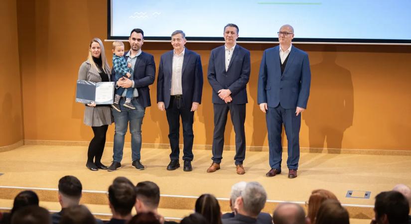 Több mint 124 millió forinttal segítettek a Vál-Völgyben élő családokon – az ünnepélyes díjátadóra Felcsúton került sor