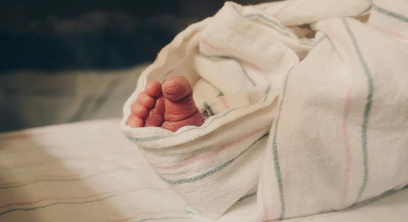 Rejtélyes tragédia: halott csecsemőt találtak egy német kórházban