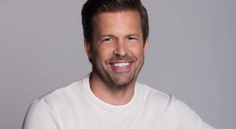 Sebestyén Balázs ritkán látott felesége egy szál pulcsiban fotózkodott: Viki megvillantotta a lábait