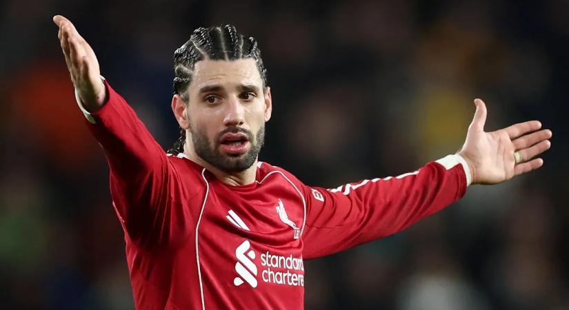 Szoboszlait mélyütés fenyegeti a Liverpool új edzőjétől