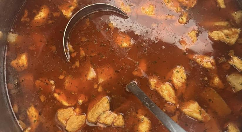 Öntsük ki a vizet a lefolyóba! A profi szakácsok elárulták: ezért nem sikerül soha úgy a gulyásod, mint az étteremben