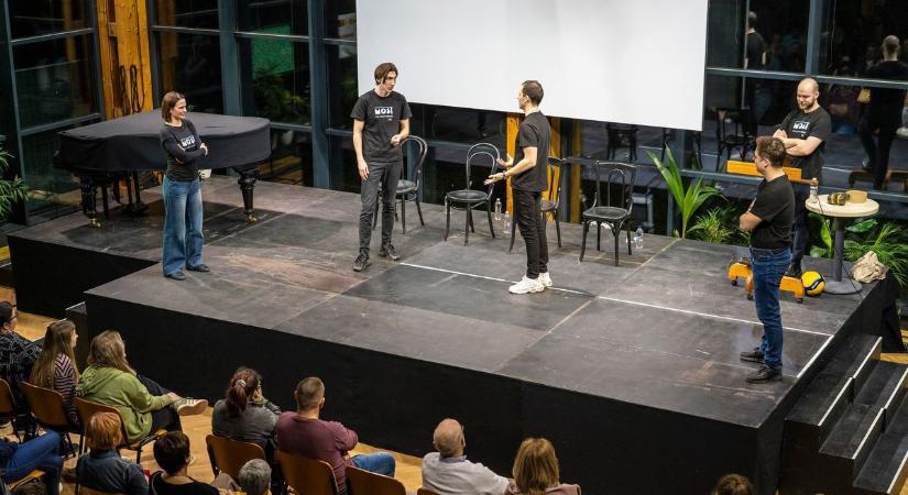 Ismét telt házas volt az improvizációs est a Ligneumban