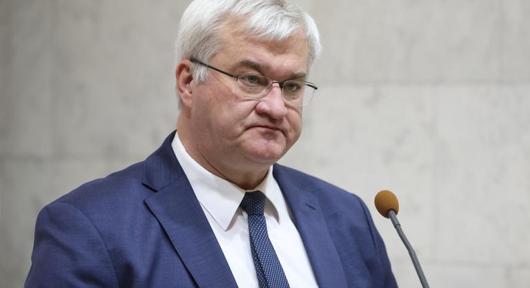 Fenyegetőzik az ukrán külügyminiszter a pénzszállítók miatt: Mindenkit felelősségre fogunk vonni